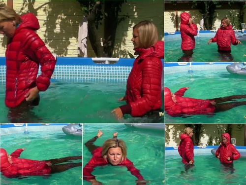  fetishalina Schwimme mit Christina in Daunen Jacken und Camel toe Leggins image