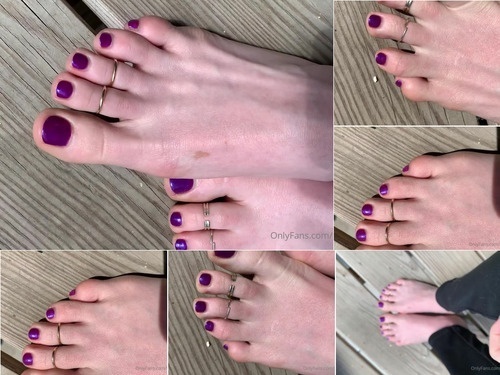 roleplay freckled feet 06-05-2021 Omg you guys look how beautiful my pedi is i image