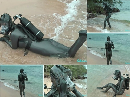 rubber LatexVeronica diving in pewter latex catsuit image