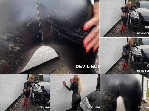 Human Toilet SteffiBlond Squeezed into the latex pants – better in the pants than on the stinky dixi toilet image
