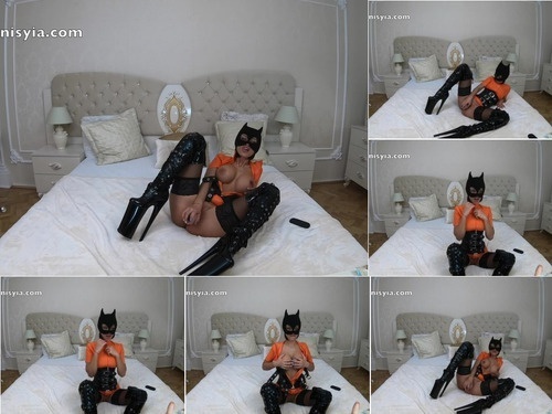 ManyVids Anisyia Jasmin Latex Catwoman Deep inside her Pussy 1080p image
