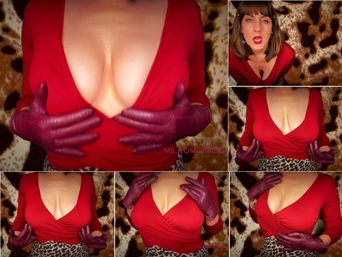 Ashtray Mesmerizing MiLF Tits image