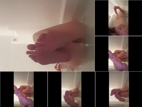 Squirting Bathtub Feet image