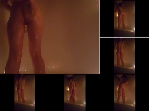 Squirting Candle Light Bath image