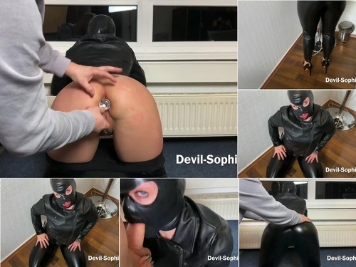 Human Toilet Devil Sophie Auf frischer Tat ertappt – Piss pervers und Anal Spreizung mit Analcreampie image