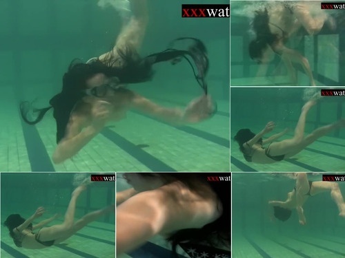 naked Underwater erotics and gymnastics image